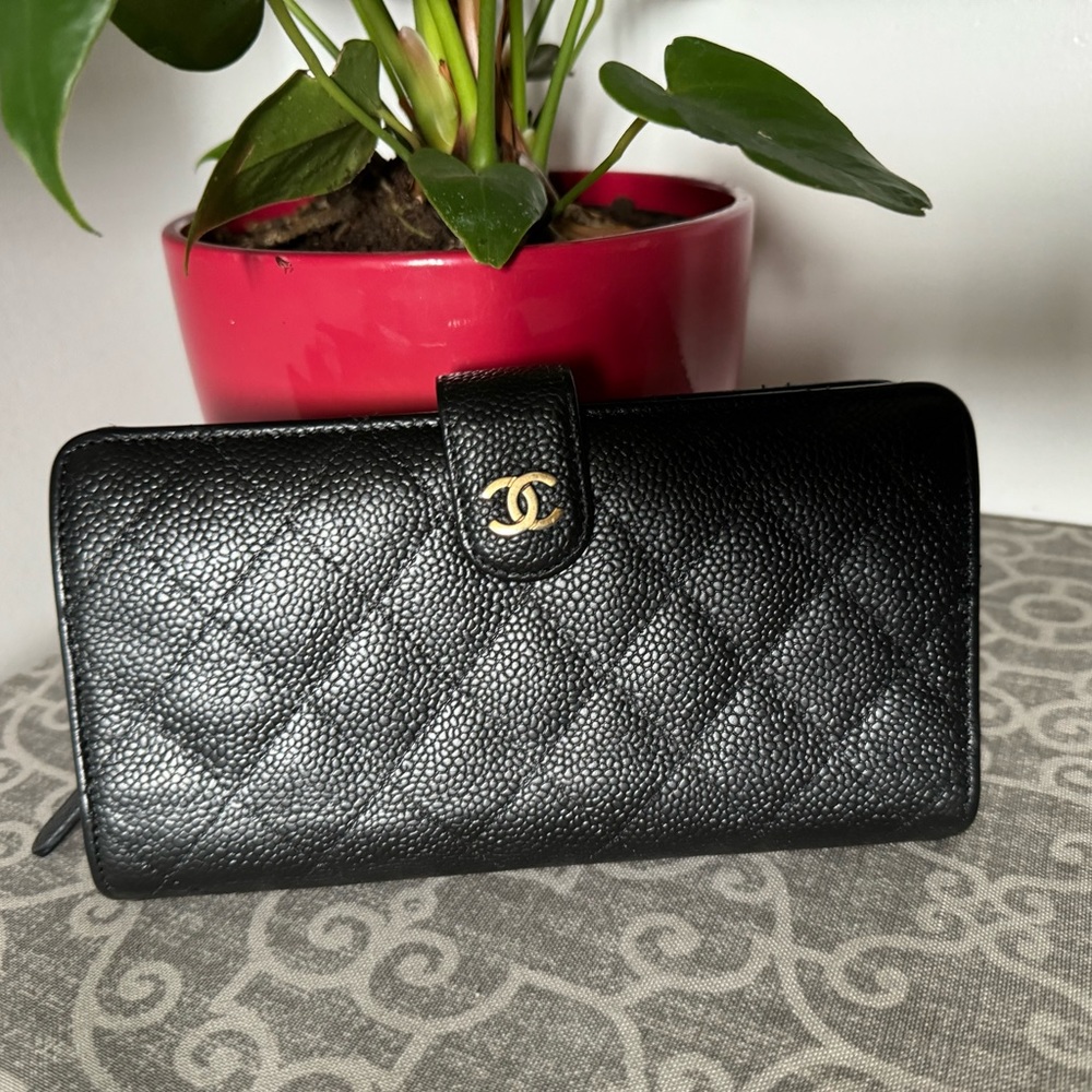 CHANEL Black Caviar L-Zip Pocket Zip Long Wallet